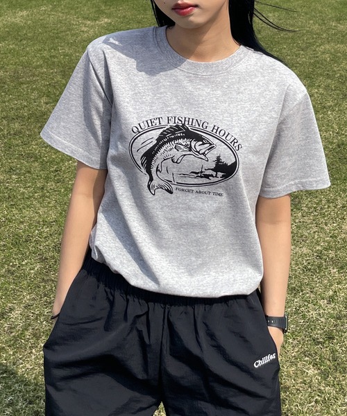 Chillfar(チルファー)の「アソートプリント半袖Tシャツ(Tシャツ/カットソー・レディース・ブルー/杢グレー/ネイビー系/アイボリー系/グレー系/ホワイト系/ホワイト/ネイビー系1/ブラウン/オートミール/ネイビー/イエロー/ブルー系/イエロー系・FREE)」の4枚目の写真