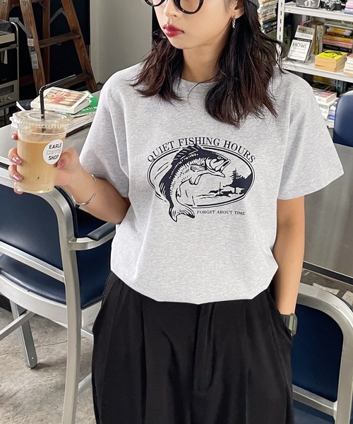 Chillfar(チルファー)の「アソートプリント半袖Tシャツ(Tシャツ/カットソー・レディース・ブルー/杢グレー/ネイビー系/アイボリー系/グレー系/ホワイト系/ホワイト/ネイビー系1/ブラウン/オートミール/ネイビー/イエロー/ブルー系/イエロー系・FREE)」の7枚目の写真