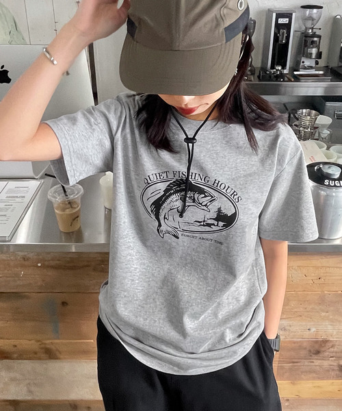 Chillfar(チルファー)の「アソートプリント半袖Tシャツ(Tシャツ/カットソー・レディース・ブルー/杢グレー/ネイビー系/アイボリー系/グレー系/ホワイト系/ホワイト/ネイビー系1/ブラウン/オートミール/ネイビー/イエロー/ブルー系/イエロー系・FREE)」の16枚目の写真