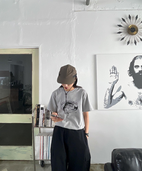 Chillfar(チルファー)の「アソートプリント半袖Tシャツ(Tシャツ/カットソー・レディース・ブルー/杢グレー/ネイビー系/アイボリー系/グレー系/ホワイト系/ホワイト/ネイビー系1/ブラウン/オートミール/ネイビー/イエロー/ブルー系/イエロー系・FREE)」の19枚目の写真