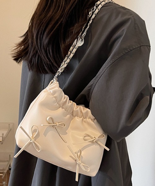 mebole(メボレ)の「リボン付きチェーンショルダーバッグ(ショルダーバッグ・レディース・ブラック/ピンク/ホワイト/シルバー・FREE)」の7枚目の写真