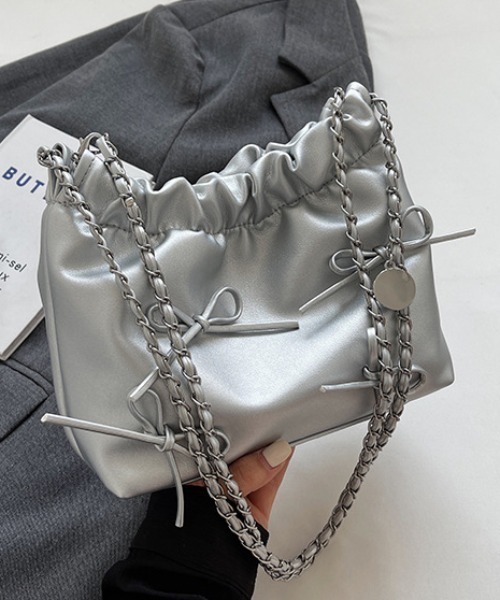 mebole(メボレ)の「リボン付きチェーンショルダーバッグ(ショルダーバッグ・レディース・ブラック/ピンク/ホワイト/シルバー・FREE)」の8枚目の写真