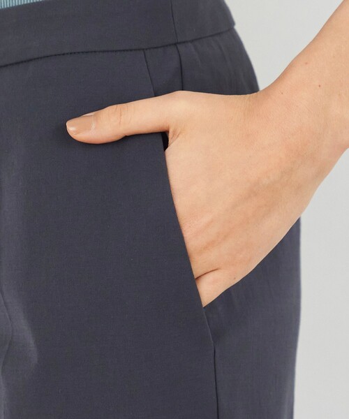 DES PRES（デ・プレ）の「プレーンコットンストレッチ シガレットパンツ（スラックス・レディース・ブラック/ライトベージュ/チャコールグレー・36/32/34）」の7枚目の写真