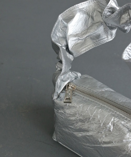 cheriella（シェリエラ）の「【cheriella】ギャザリングハンドバッグ GATHERING HANDBAG（ハンドバッグ・レディース・シルバー/ブラック・ONESIZE）」の6枚目の写真