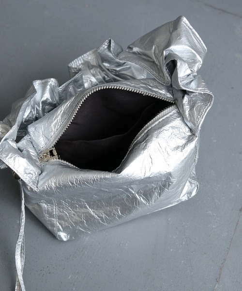 cheriella（シェリエラ）の「【cheriella】ギャザリングハンドバッグ GATHERING HANDBAG（ハンドバッグ・レディース・シルバー/ブラック・ONESIZE）」の7枚目の写真