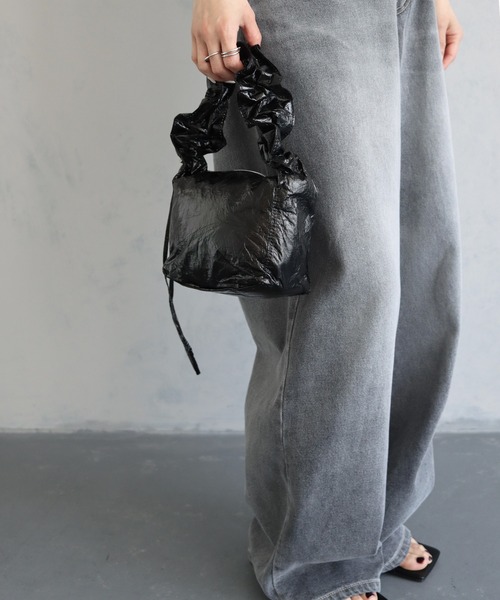 cheriella（シェリエラ）の「【cheriella】ギャザリングハンドバッグ GATHERING HANDBAG（ハンドバッグ・レディース・シルバー/ブラック・ONESIZE）」の13枚目の写真