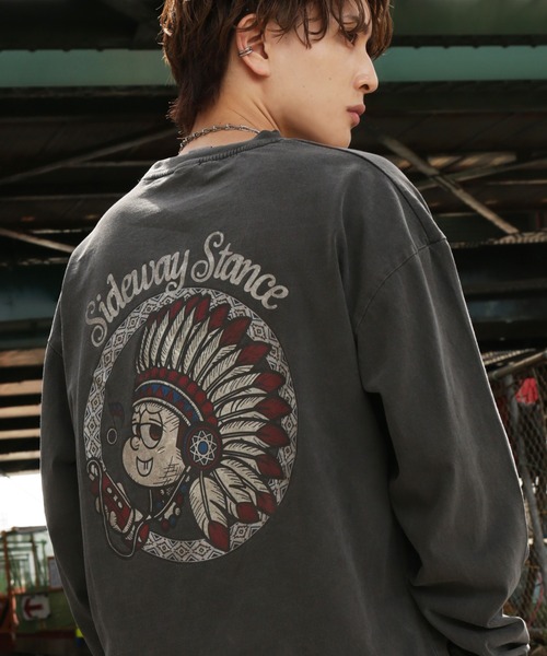 SIDEWAY STANCE（サイドウェイスタンス）の「【SIDEWAY STANCE】ピグメント加工 オリジナルプリント 長袖Tシャツ（Tシャツ/カットソー・メンズ・ブラック/ブラウン系1/ブラウン系/ブラック系/ブラック系1/ブラウン・SMALL/LARGE/MEDIUM/X-LARGE）」の3枚目の写真