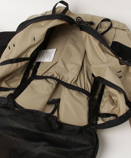 MYSTERY RANCH（ミステリーランチ）の「MYSTERY RANCH GALLAGATOR 25 ミステリーランチ リュック ギャラゲーター 25（バックパック/リュック・メンズ・ベージュ/オレンジ/ブラック/セージグリーン・FREE/L/XL）」の7枚目の写真