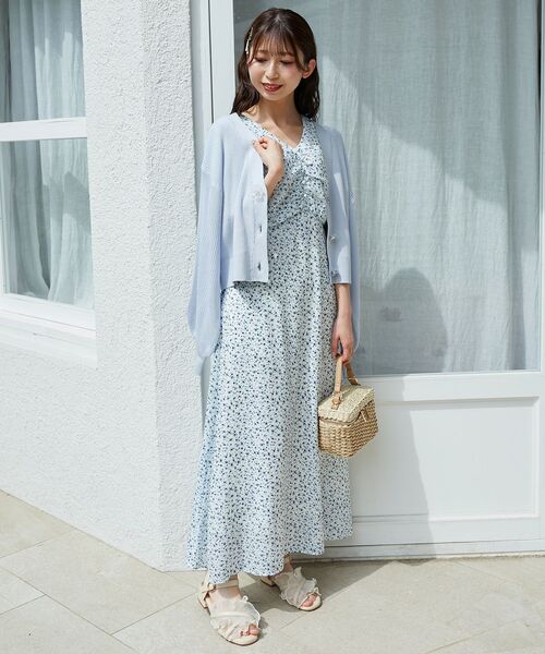 MAJESTIC LEGON（マジェスティックレゴン）の「フラワーボタンUVカットカーディガン（カーディガン/ボレロ・レディース・ライトグリーン/ピンク/ブラック/ライトブルー/オフホワイト・MEDIUM）」の6枚目の写真