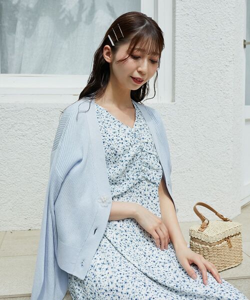 MAJESTIC LEGON（マジェスティックレゴン）の「フラワーボタンUVカットカーディガン（カーディガン/ボレロ・レディース・ライトグリーン/ピンク/ブラック/ライトブルー/オフホワイト・MEDIUM）」の9枚目の写真