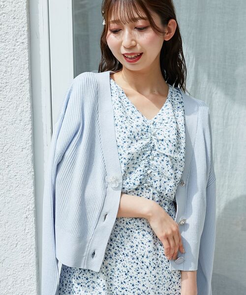 MAJESTIC LEGON（マジェスティックレゴン）の「フラワーボタンUVカットカーディガン（カーディガン/ボレロ・レディース・ライトグリーン/ピンク/ブラック/ライトブルー/オフホワイト・MEDIUM）」の10枚目の写真