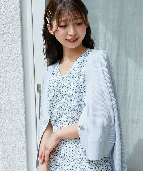 MAJESTIC LEGON（マジェスティックレゴン）の「フラワーボタンUVカットカーディガン（カーディガン/ボレロ・レディース・ライトグリーン/ピンク/ブラック/ライトブルー/オフホワイト・MEDIUM）」の11枚目の写真