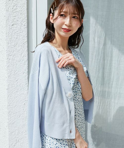 MAJESTIC LEGON（マジェスティックレゴン）の「フラワーボタンUVカットカーディガン（カーディガン/ボレロ・レディース・ライトグリーン/ピンク/ブラック/ライトブルー/オフホワイト・MEDIUM）」の12枚目の写真