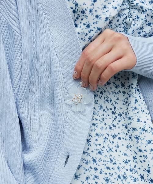 MAJESTIC LEGON（マジェスティックレゴン）の「フラワーボタンUVカットカーディガン（カーディガン/ボレロ・レディース・ライトグリーン/ピンク/ブラック/ライトブルー/オフホワイト・MEDIUM）」の15枚目の写真