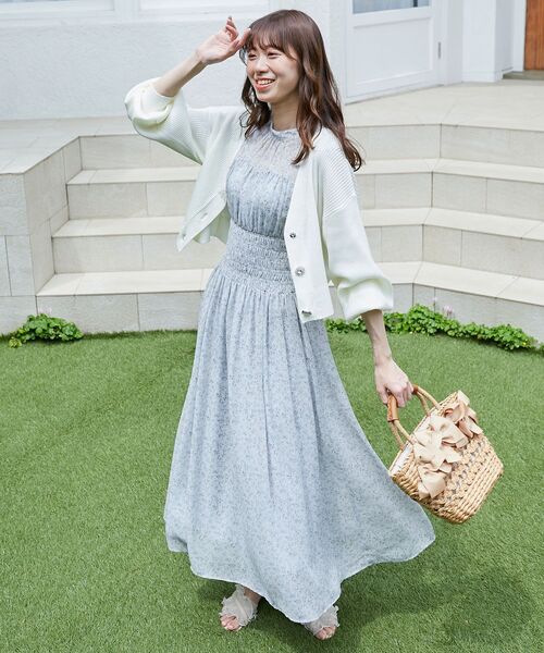 MAJESTIC LEGON（マジェスティックレゴン）の「フラワーボタンUVカットカーディガン（カーディガン/ボレロ・レディース・ライトグリーン/ピンク/ブラック/ライトブルー/オフホワイト・MEDIUM）」の17枚目の写真