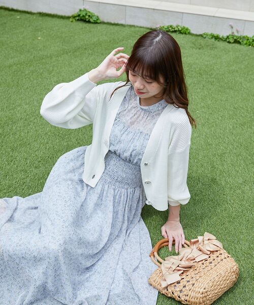 MAJESTIC LEGON（マジェスティックレゴン）の「フラワーボタンUVカットカーディガン（カーディガン/ボレロ・レディース・ライトグリーン/ピンク/ブラック/ライトブルー/オフホワイト・MEDIUM）」の20枚目の写真