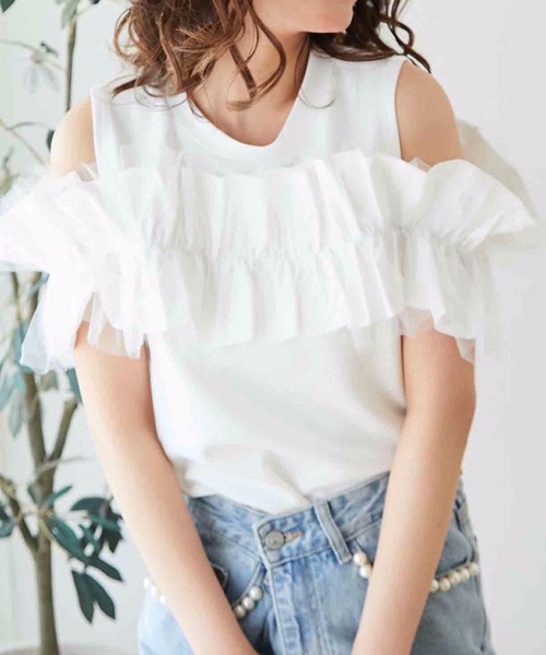 M y u（ミュー）の「フリル×チュール オープンショルダー TOPS（Tシャツ/カットソー・レディース・ブラック/ホワイト・SM/ML）」の2枚目の写真