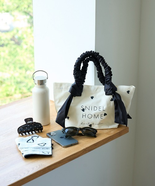 SNIDEL HOME（スナイデルホーム）の「オーガニックキャンバストート -SMALL-（HEART）（トートバッグ・レディース・ブラック/ライトピンク・FREE）」の3枚目の写真