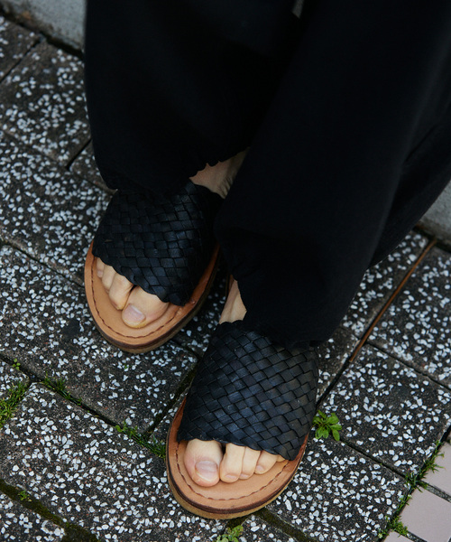 JOURNAL STANDARD relume（ジャーナルスタンダード　レリューム）の「MOHINDERS / モヒンダーズ WOVEN LEATHER SANDALS（サンダル・メンズ・ブラック/ベージュ・90/100/110）」の3枚目の写真