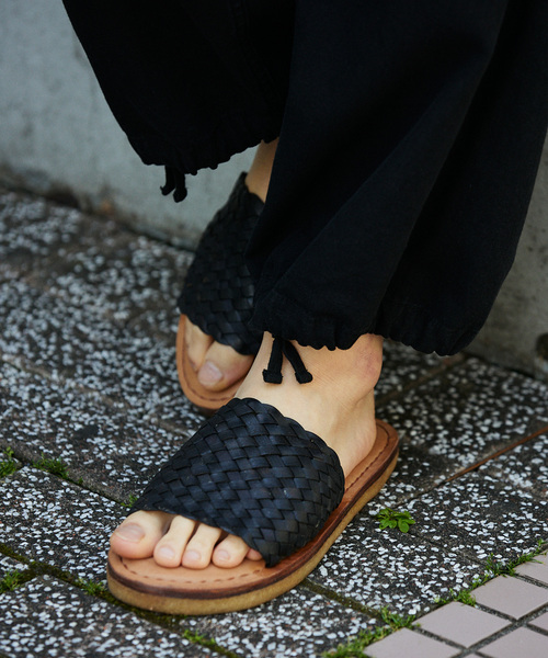 JOURNAL STANDARD relume（ジャーナルスタンダード　レリューム）の「MOHINDERS / モヒンダーズ WOVEN LEATHER SANDALS（サンダル・メンズ・ブラック/ベージュ・90/100/110）」の5枚目の写真