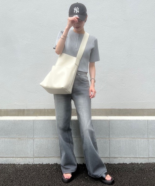 KOBE LETTUCE(コウベレタス)の「軽量ワンベルトバッグ(ショルダーバッグ・レディース・アイボリー/ブラック/ブラウン・F)」の10枚目の写真