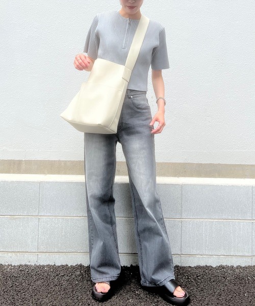 KOBE LETTUCE(コウベレタス)の「軽量ワンベルトバッグ(ショルダーバッグ・レディース・アイボリー/ブラック/ブラウン・F)」の11枚目の写真