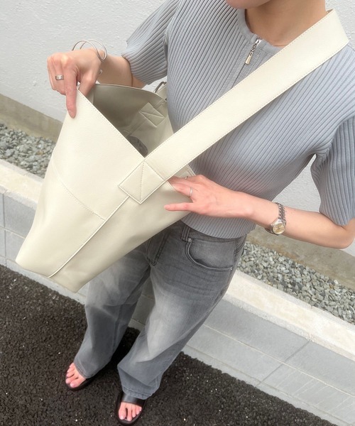 KOBE LETTUCE(コウベレタス)の「軽量ワンベルトバッグ(ショルダーバッグ・レディース・アイボリー/ブラック/ブラウン・F)」の15枚目の写真