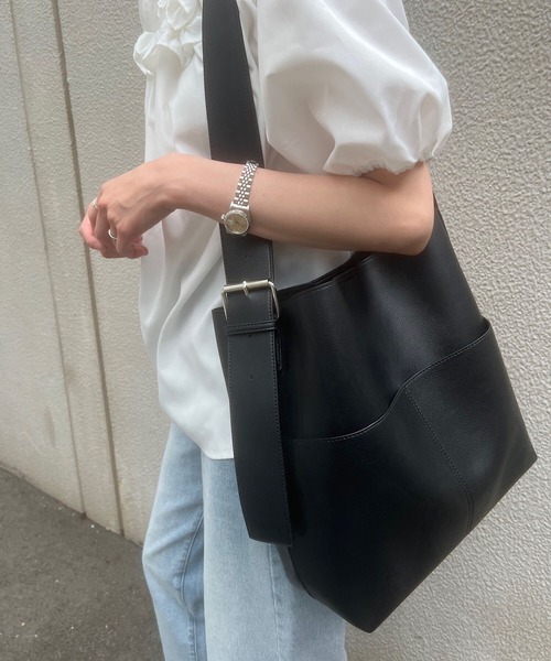 KOBE LETTUCE(コウベレタス)の「軽量ワンベルトバッグ(ショルダーバッグ・レディース・アイボリー/ブラック/ブラウン・F)」の17枚目の写真