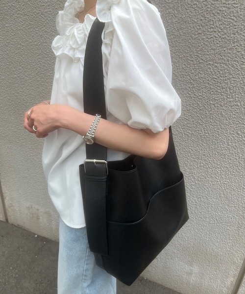 KOBE LETTUCE(コウベレタス)の「軽量ワンベルトバッグ(ショルダーバッグ・レディース・アイボリー/ブラック/ブラウン・F)」の18枚目の写真