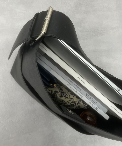 KOBE LETTUCE(コウベレタス)の「軽量ワンベルトバッグ(ショルダーバッグ・レディース・アイボリー/ブラック/ブラウン・F)」の8枚目の写真