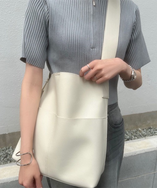 KOBE LETTUCE(コウベレタス)の「軽量ワンベルトバッグ(ショルダーバッグ・レディース・アイボリー/ブラック/ブラウン・F)」の22枚目の写真