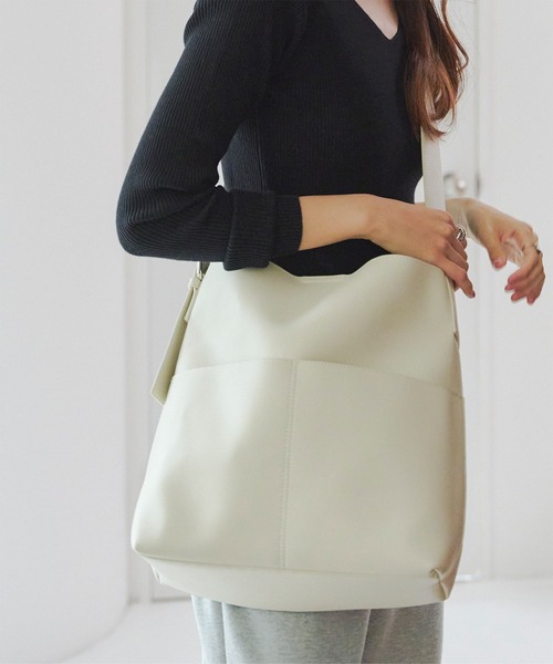 KOBE LETTUCE(コウベレタス)の「軽量ワンベルトバッグ(ショルダーバッグ・レディース・アイボリー/ブラック/ブラウン・F)」の21枚目の写真