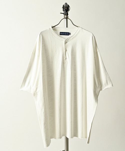 many men many mind（メニーメンメニーマインド）の「many men many mind /スラブ天竺ヘンリーTEE（Tシャツ/カットソー・メンズ・ホワイト/グレー/チャコールグレー・LARGE/MEDIUM）」の2枚目の写真