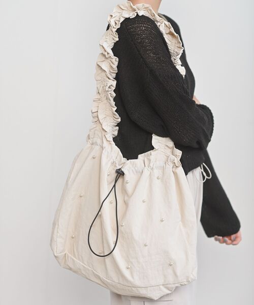 rps(アールピーエス)の「ナイロンアソートフリルBAG(ショルダーバッグ・レディース・アイボリー/ホワイト系その他4/ブラック系その他2/ブラック系その他3/ブラック・フリー)」の2枚目の写真