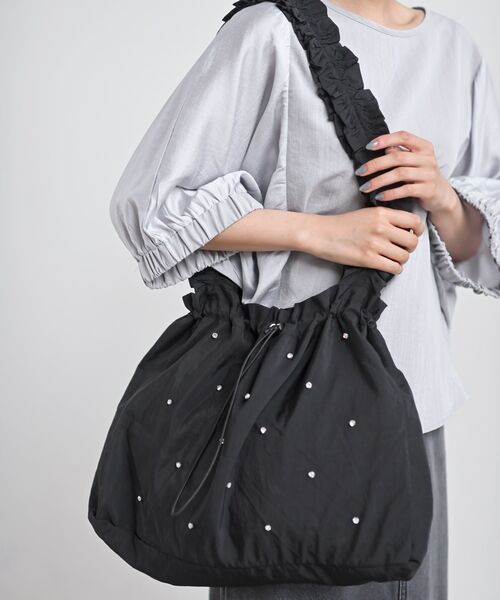 rps(アールピーエス)の「ナイロンアソートフリルBAG(ショルダーバッグ・レディース・アイボリー/ホワイト系その他4/ブラック系その他2/ブラック系その他3/ブラック・フリー)」の1枚目の写真