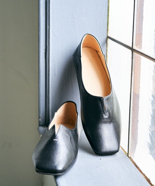 FREAK'S STORE(フリークスストア)の「限定展開 ROVERETO/ロベレート スリット ステッチ デザイン パンプス(フラットシューズ)(パンプス・レディース・ナチュラル/シルバー/ブラック・36/37/38)」の2枚目の写真