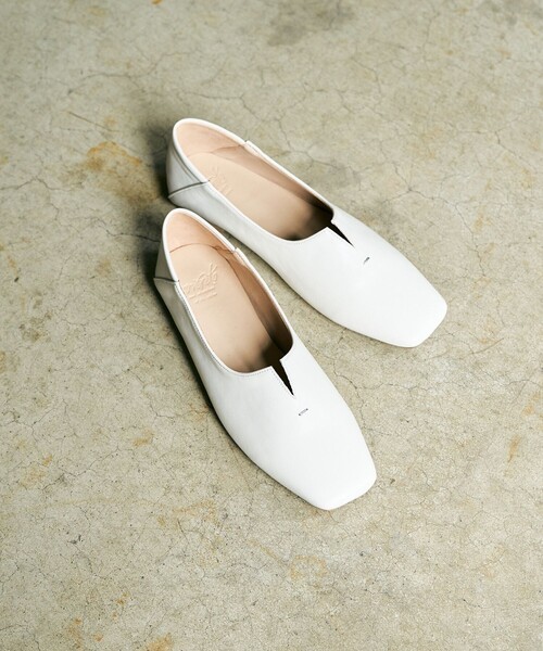 FREAK'S STORE(フリークスストア)の「限定展開 ROVERETO/ロベレート スリット ステッチ デザイン パンプス(フラットシューズ)(パンプス・レディース・ナチュラル/シルバー/ブラック・36/37/38)」の11枚目の写真