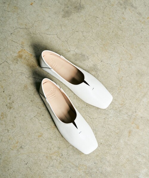 FREAK'S STORE(フリークスストア)の「限定展開 ROVERETO/ロベレート スリット ステッチ デザイン パンプス(フラットシューズ)(パンプス・レディース・ナチュラル/シルバー/ブラック・36/37/38)」の12枚目の写真