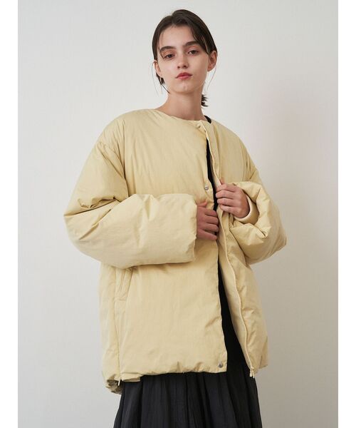 ELENDEEK(エレンディーク)の「コクーンミドルダウンコート(ダウンジャケット/コート・レディース・オフホワイト/イエロー/ブラック・FREE)」の6枚目の写真