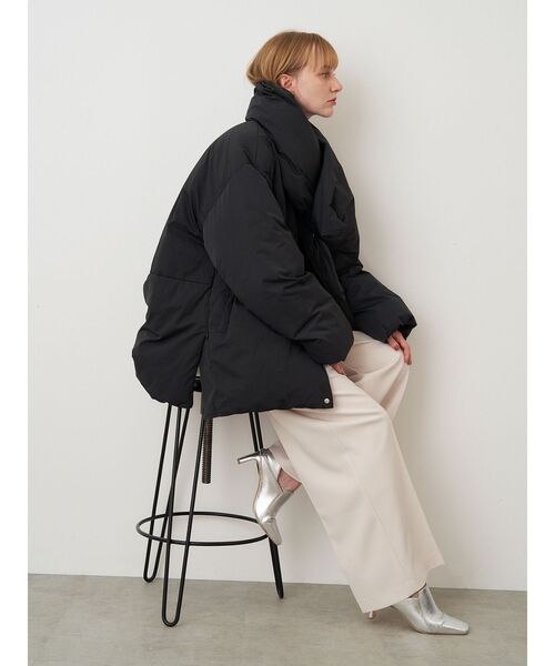 ELENDEEK（エレンディーク）の「コクーンミドルダウンコート（ダウン