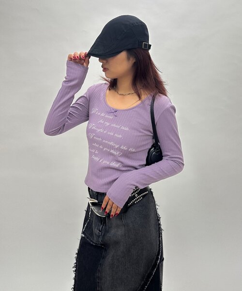 WHO'S WHO gallery(フーズフーギャラリー)の「メッセージリボンリブトップス(Tシャツ/カットソー・レディース・パープル/ピンク/オフホワイト/ブラック・FREE)」の3枚目の写真