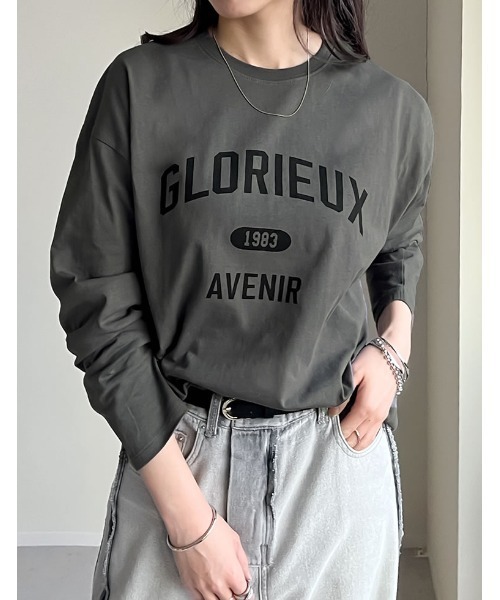 Re:EDIT（リエディ）の「オーバーサイズコットンカレッジロゴロンT（Tシャツ/カットソー・レディース・ホワイト×ブラック/ベージュ/ホワイト系その他/チャコール・MEDIUM/LARGE）」の4枚目の写真