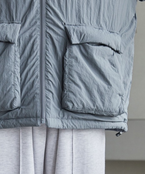 Anchor Smith（アンカー スミス）の「3WAY リバーシブル フード脱着 ビッグシルエット ドロストナイロン中綿ジャケット（ダウンジャケット/コート・レディース・ブラック/グレー/ライトグレー・L/M）」の4枚目の写真