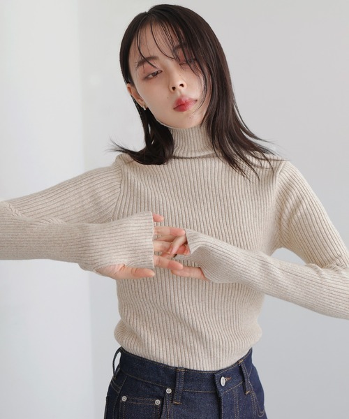 LIAN(リアン)の「指穴タートルネックリブニット(ニット/セーター・レディース・アイボリー/カーキ/チャコールグレー/ベージュ・FREE)」の4枚目の写真