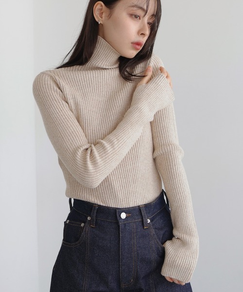 LIAN(リアン)の「指穴タートルネックリブニット(ニット/セーター・レディース・アイボリー/カーキ/チャコールグレー/ベージュ・FREE)」の6枚目の写真