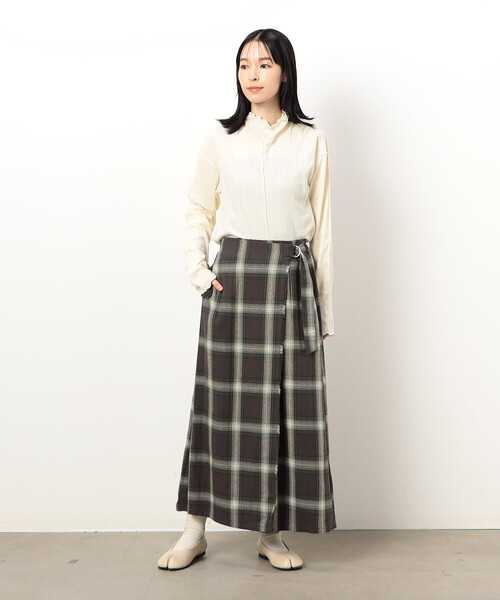 ONIGIRI（オニギリ）の「起毛チェック　巻き風スカート（スカート・レディース・チャコール/ベージュ・LARGE/MEDIUM）」の4枚目の写真