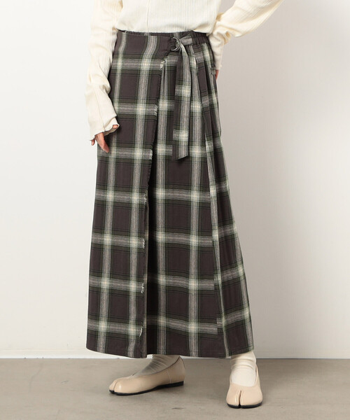 ONIGIRI（オニギリ）の「起毛チェック　巻き風スカート（スカート・レディース・チャコール/ベージュ・LARGE/MEDIUM）」の6枚目の写真