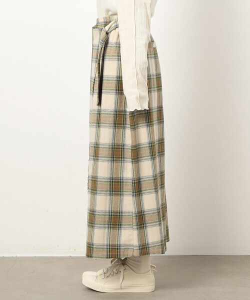 ONIGIRI（オニギリ）の「起毛チェック　巻き風スカート（スカート・レディース・チャコール/ベージュ・LARGE/MEDIUM）」の11枚目の写真