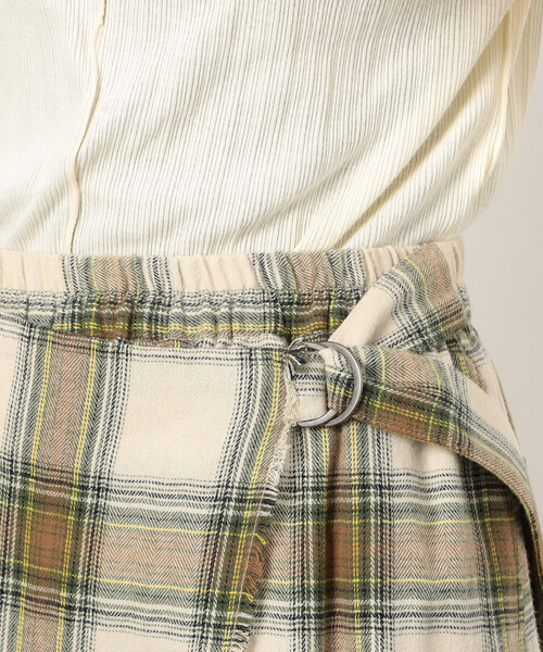 ONIGIRI（オニギリ）の「起毛チェック　巻き風スカート（スカート・レディース・チャコール/ベージュ・LARGE/MEDIUM）」の15枚目の写真