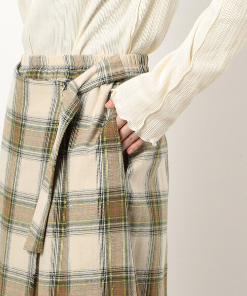 ONIGIRI（オニギリ）の「起毛チェック　巻き風スカート（スカート・レディース・チャコール/ベージュ・LARGE/MEDIUM）」の16枚目の写真